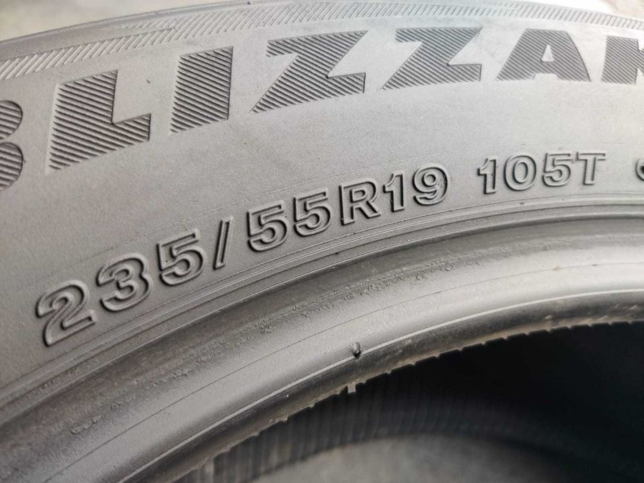 R19 235 55 шини зимові Bridgestone Blizzak DM-V2 японські липучки