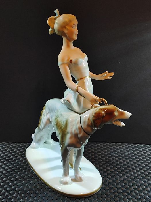 Porcelana GEROLD Figurka Dama z psem Borzoj TETAU 1949 r.