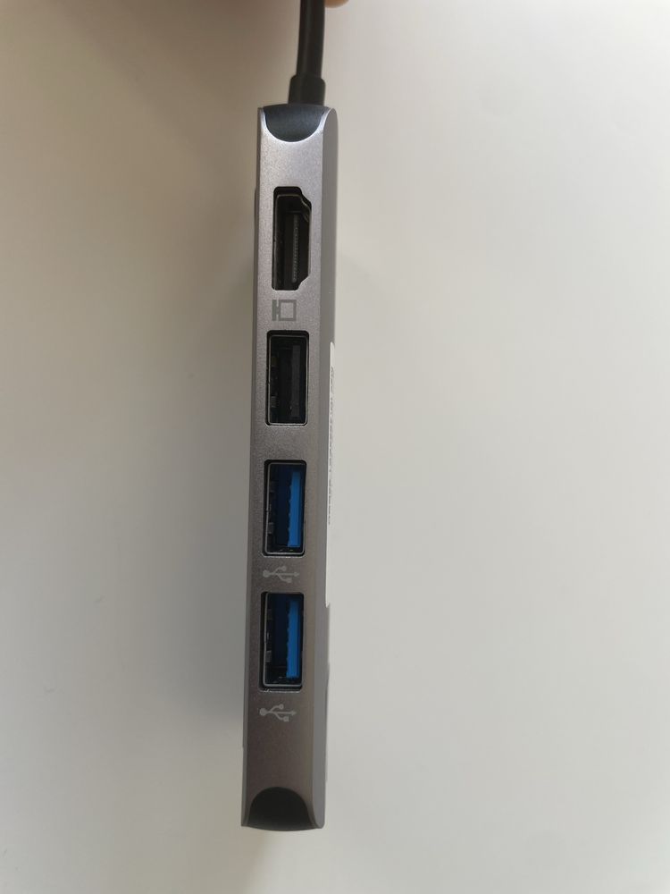 Adaptador USB C - HDMI; RJ45; USB A