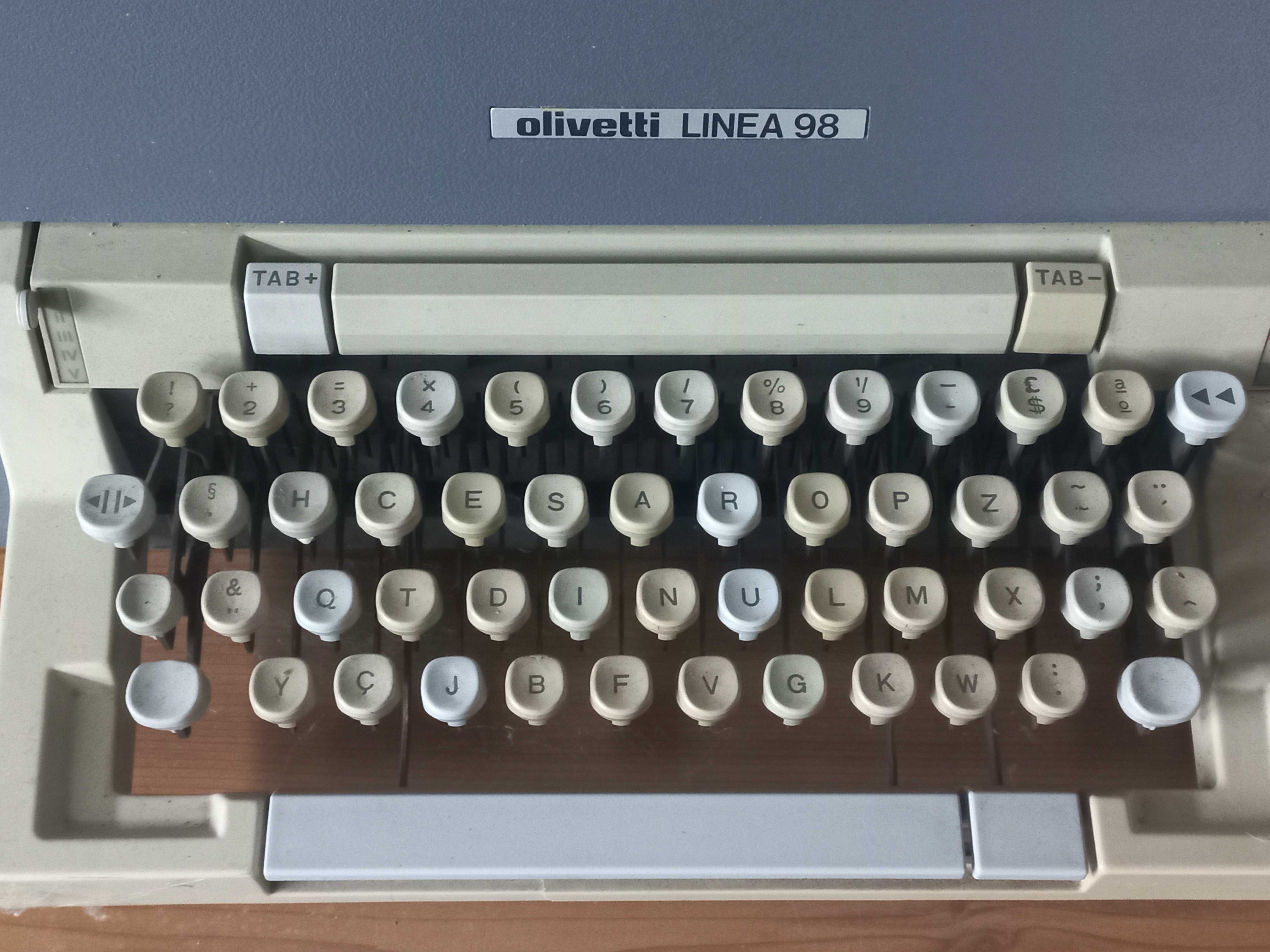 Maquina de Escrever OLIVETTI LINEA 98 (44)