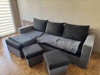 Narożnik z pojemnikiem na posciel i funkcja spania i 4 pufy