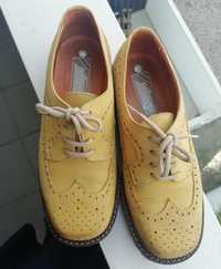 Sapatos camurça amarela (modelo tipo oxford)