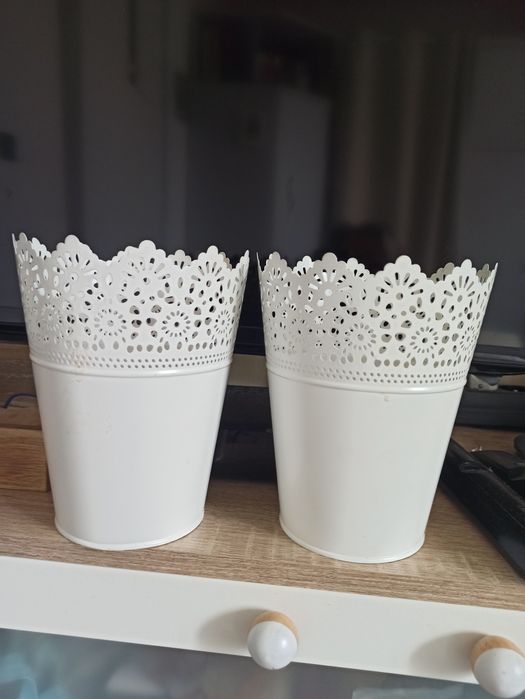 Osłony metalowe na doniczki.