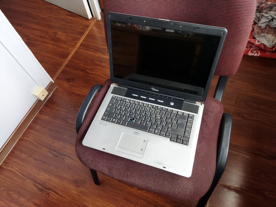 Ноутбук Fujitsu Siemens Amilo PI 1536 нерабочий