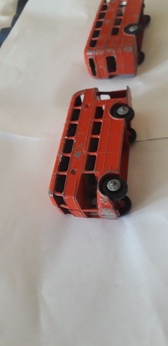 Conjunto de 2 Autocarros em Metal Antigos