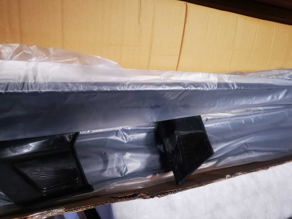 Listwy progowe do auta KIMISS Universal 2,2 m progi dolne czerń błysk