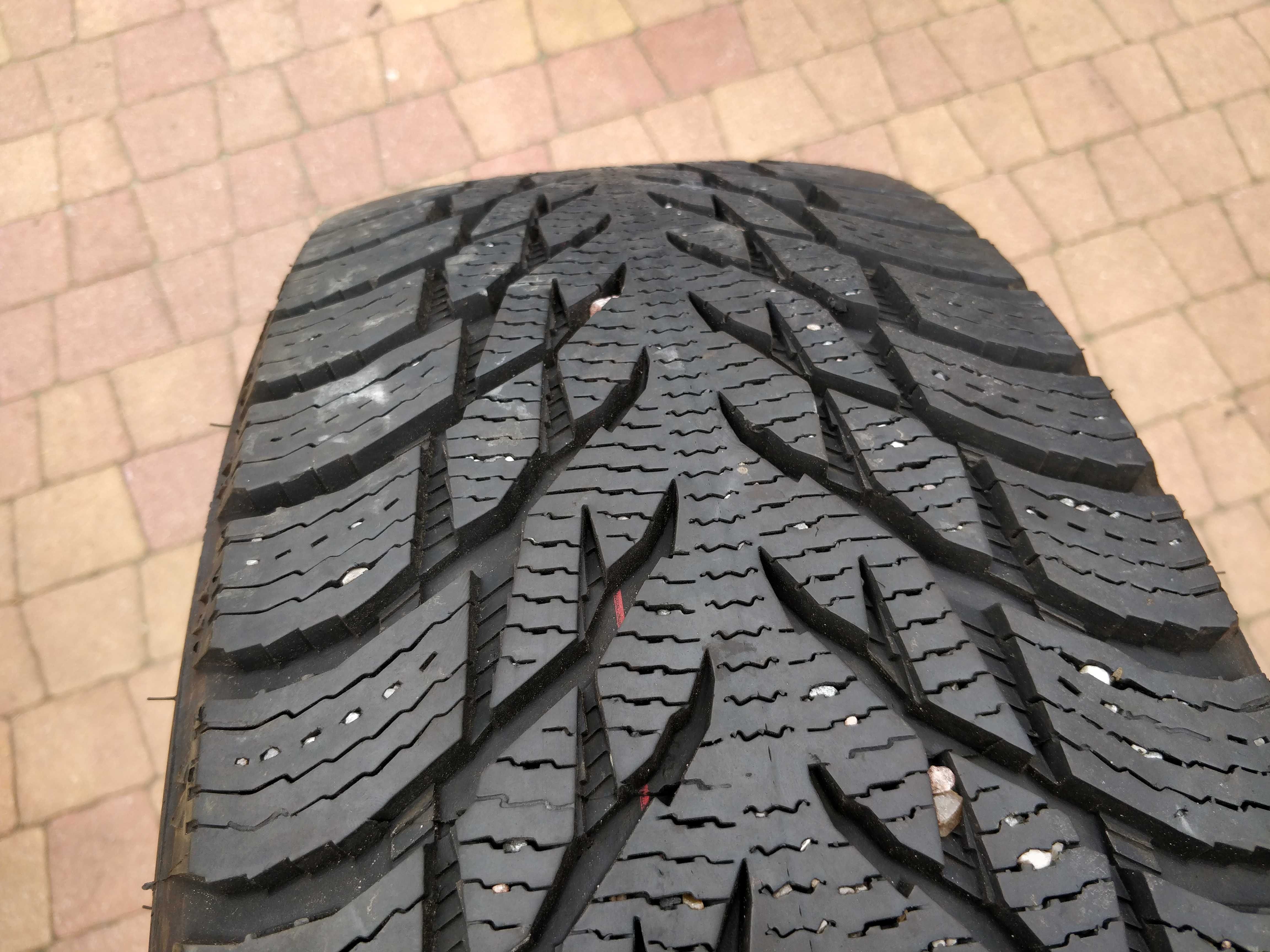 3194. Opona 215/65/17  Nokian Hakkapeliitta R3 suv 8.2mm 2021r 1szt