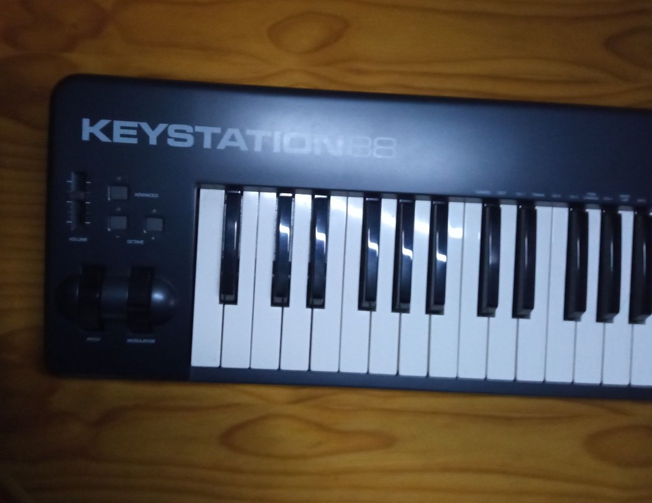 Teclado MIDI M-AUDIO Keystation 88 como novo + Cabo Lightning para USB