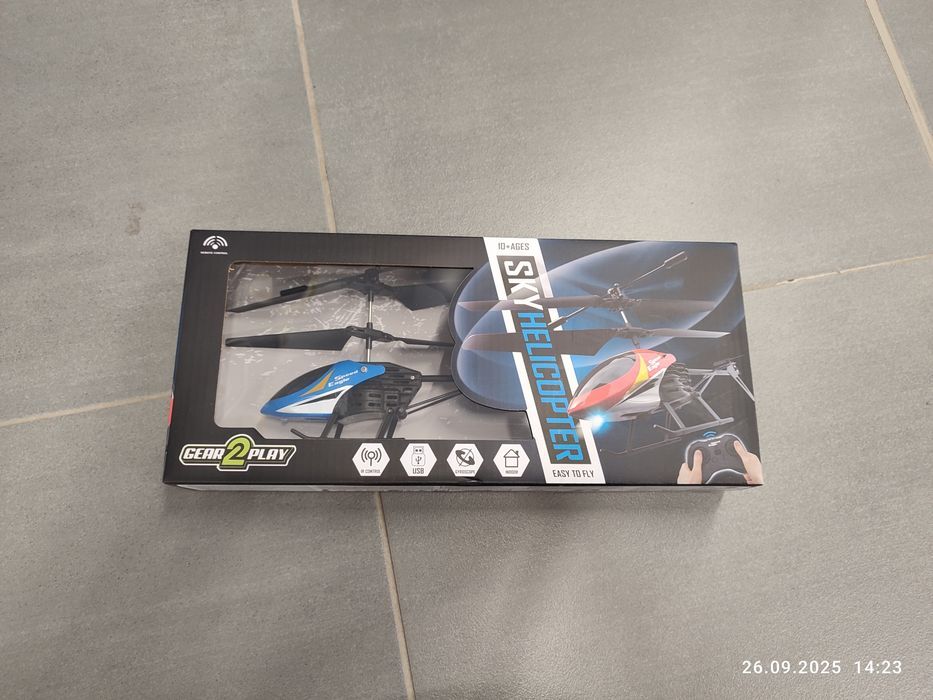 Nowy niebieski zdalnie sterowany helikopter