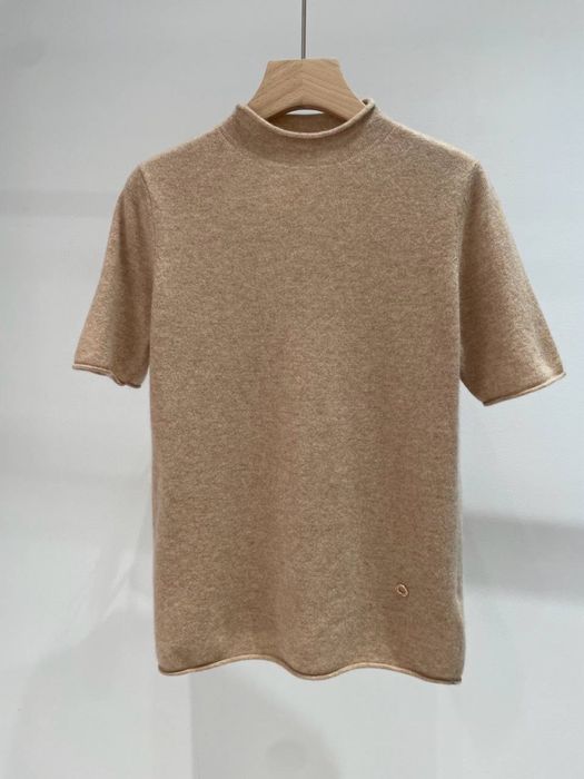 Кофта из 100 % кашемира . Бренд -loro piana. Очень мягкая, и приятная.