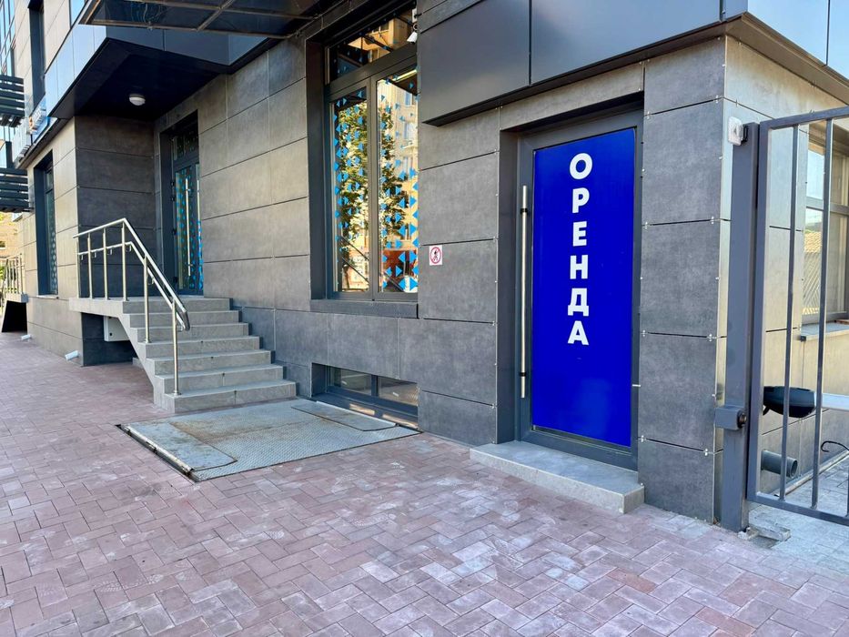 Приміщення в Центрі цокольний поверх.