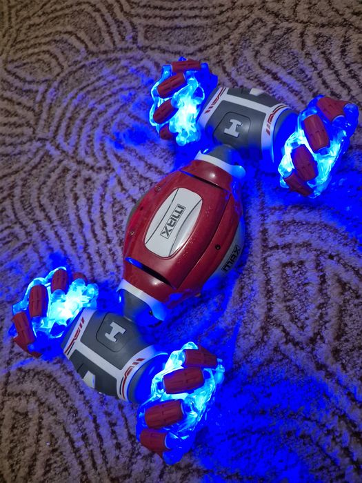 Машина на радіокеруванні двома способами