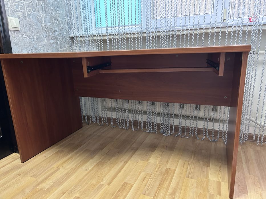 Якісний компютерний  стіл