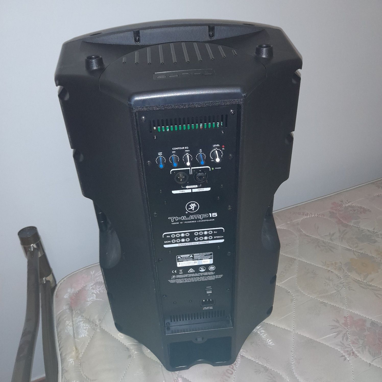 COLUNA Thump 15 100w 15 powered loudspeaker