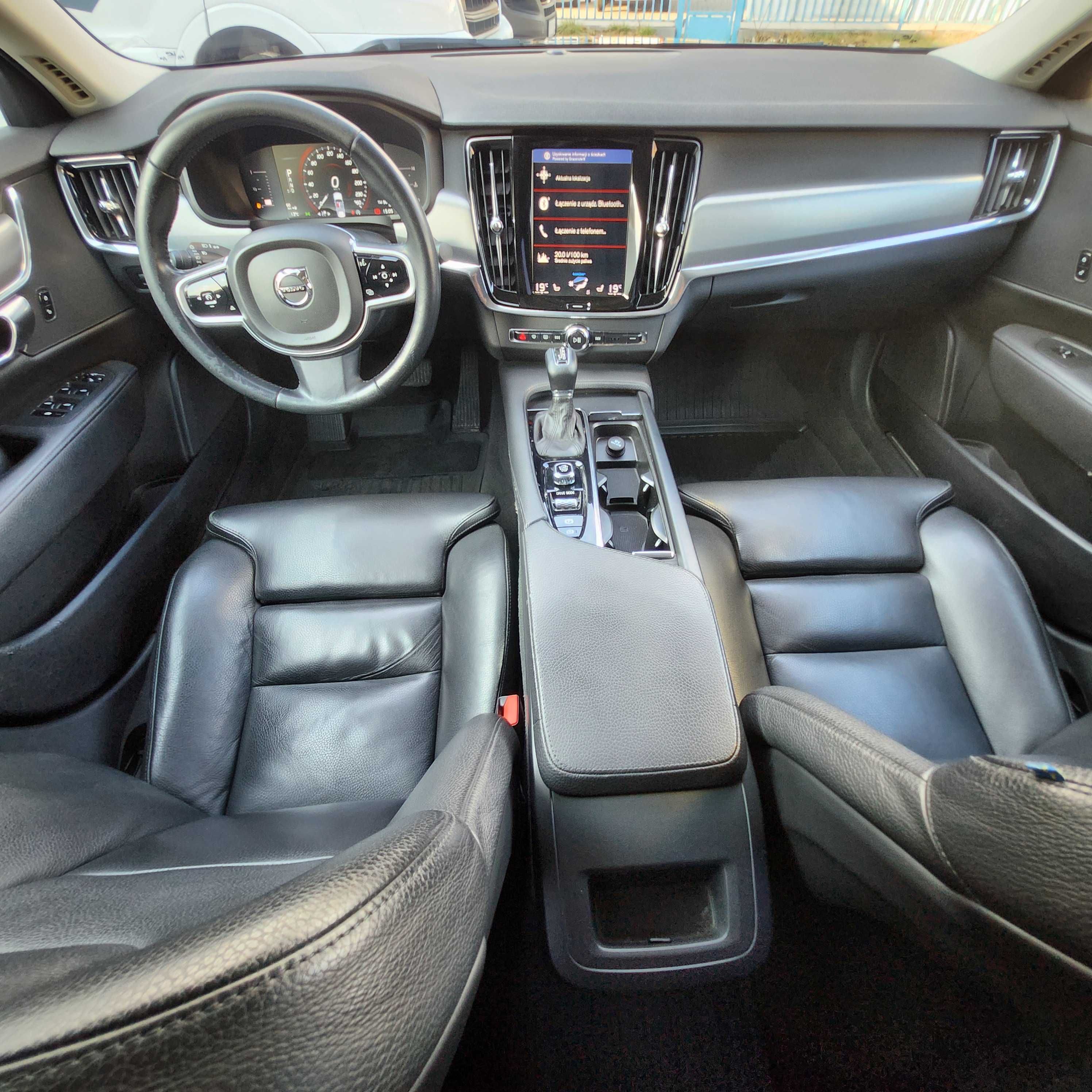 Wynajem wypozyczalnia samochodow aut premium Volvo S90