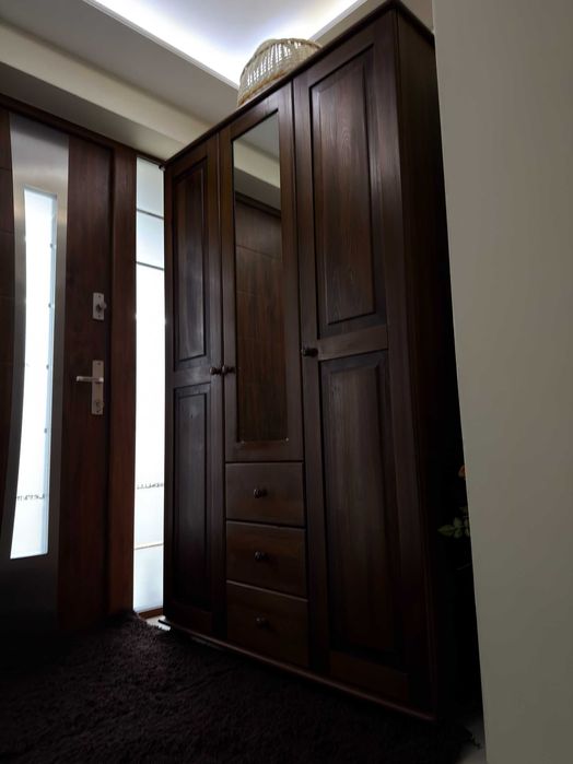 Szafa z litego drewna kolor złoty dąb