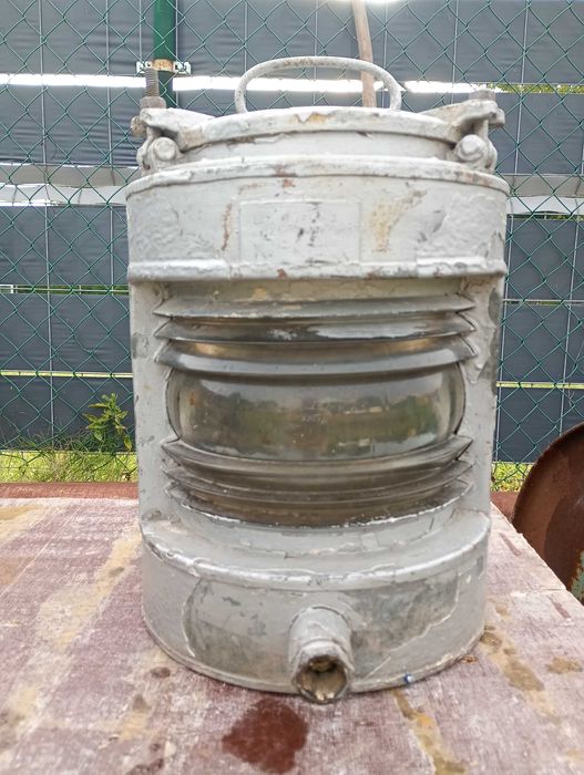 Duża stara lampa okrętowa