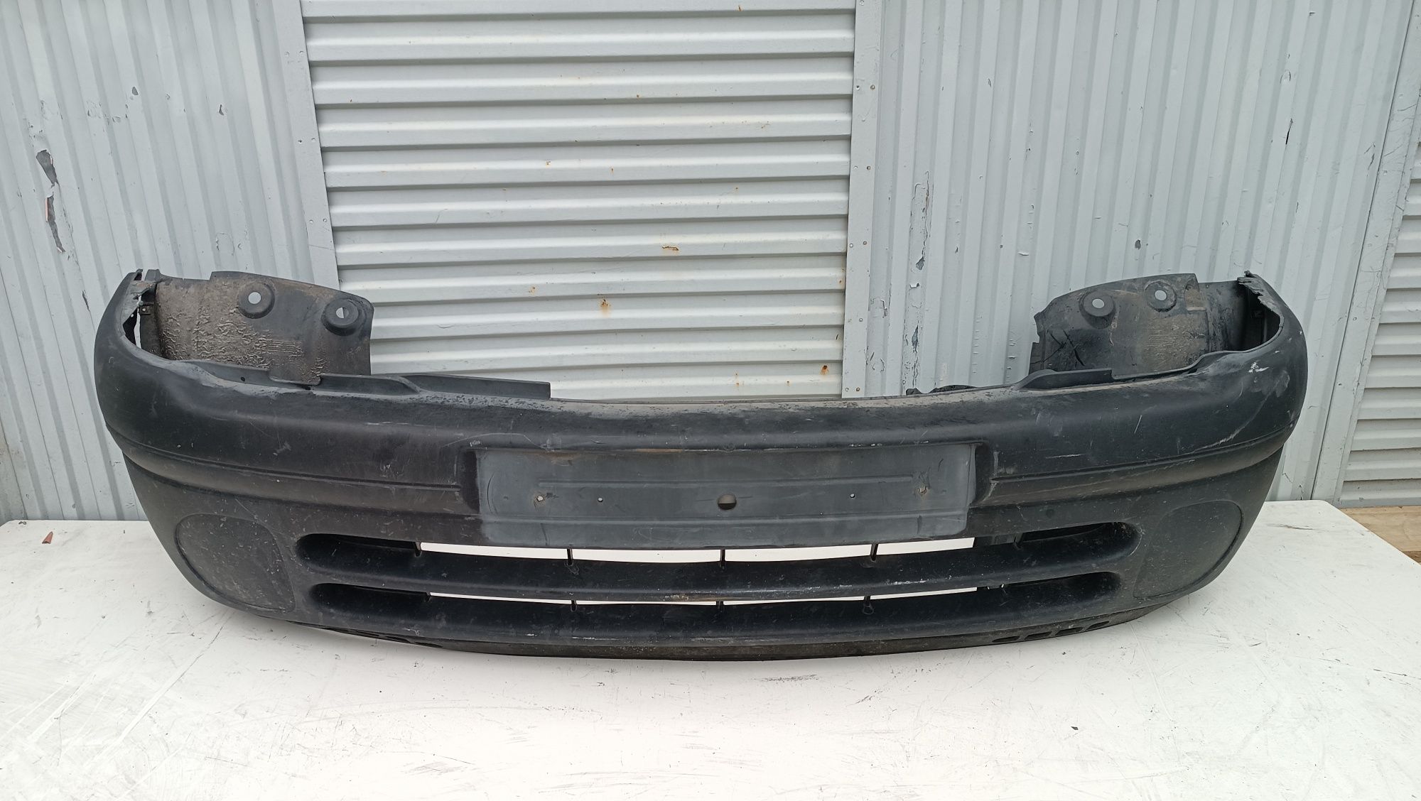 Vendo parachoque de frente Renault Clio 2 ano 1998/2001