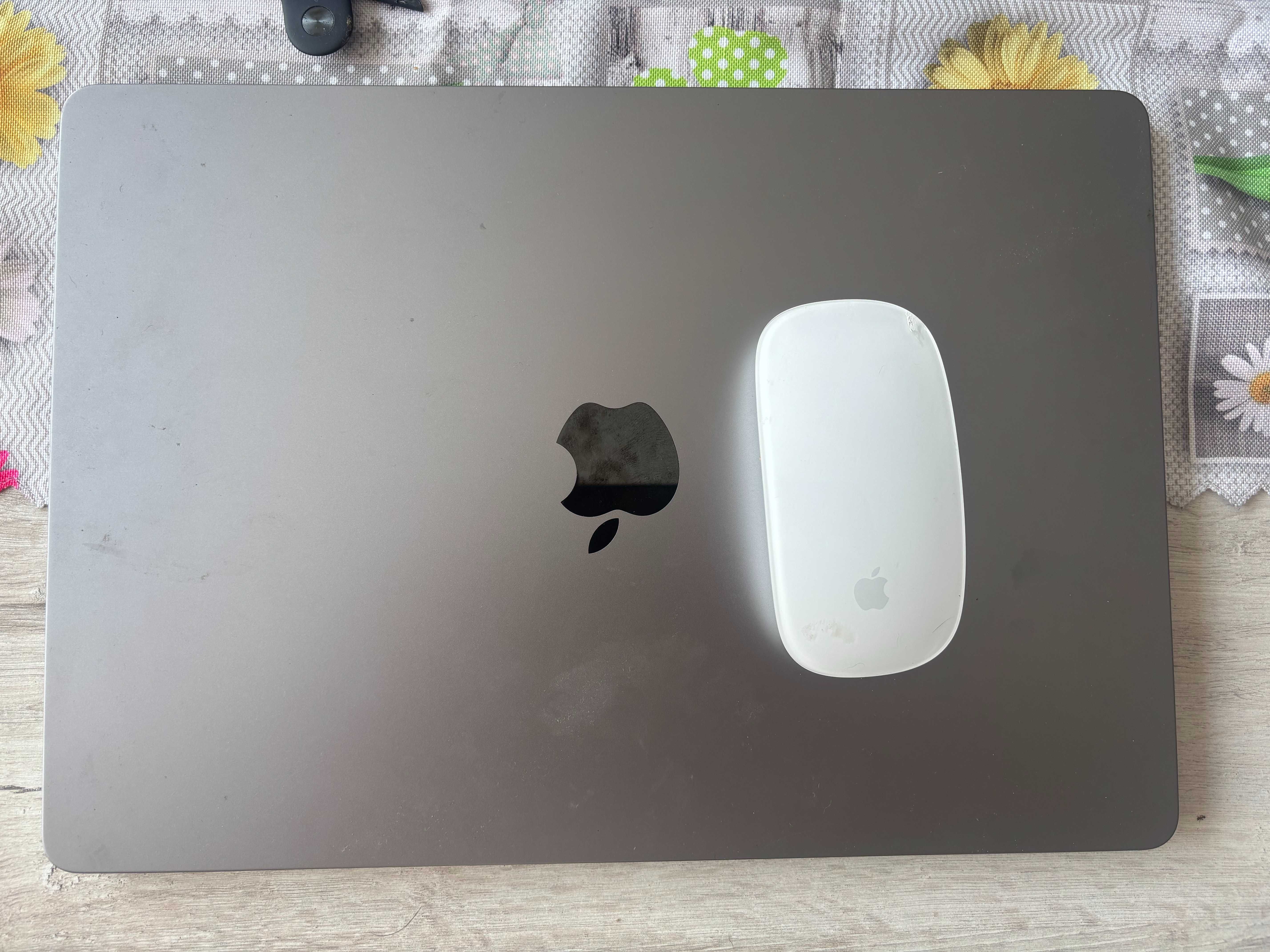 Macbook M3 + magic mouse, 15 cali, na gwarancji