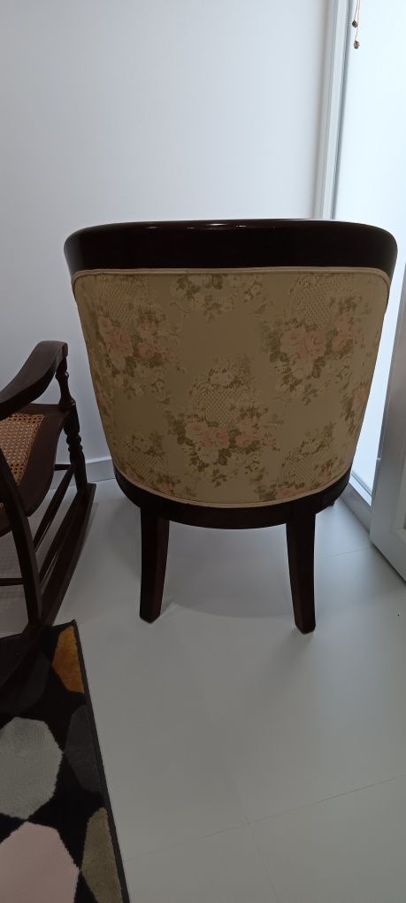 Cadeirão e cadeira de baloiço antigo