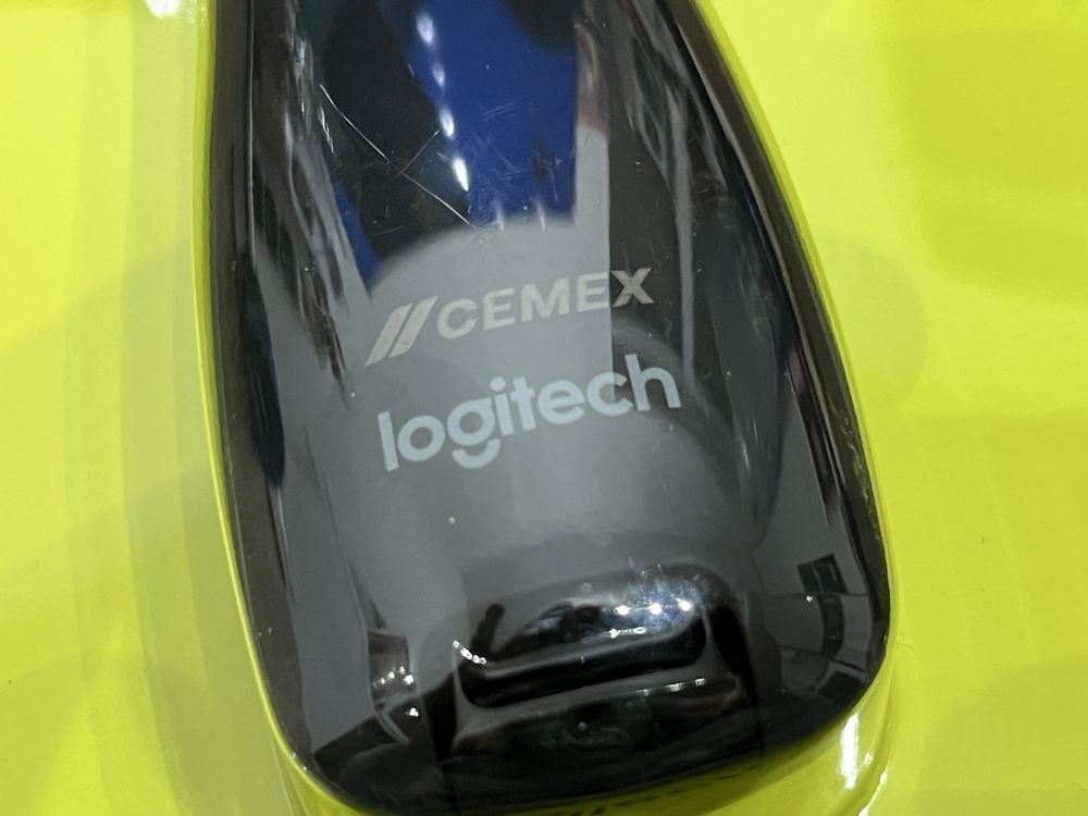 Pilot (wskaźnik) laserowy do prezentacji LOGITECH R400