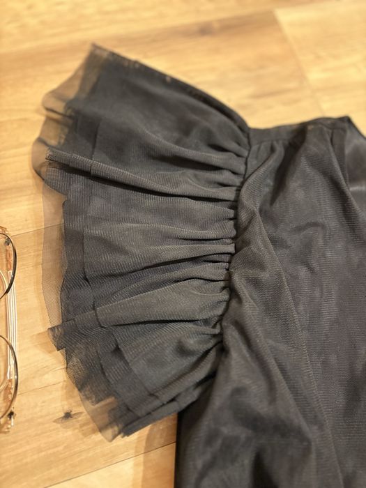 Платье нарядное, пышное, размер S, состояние идеальное.