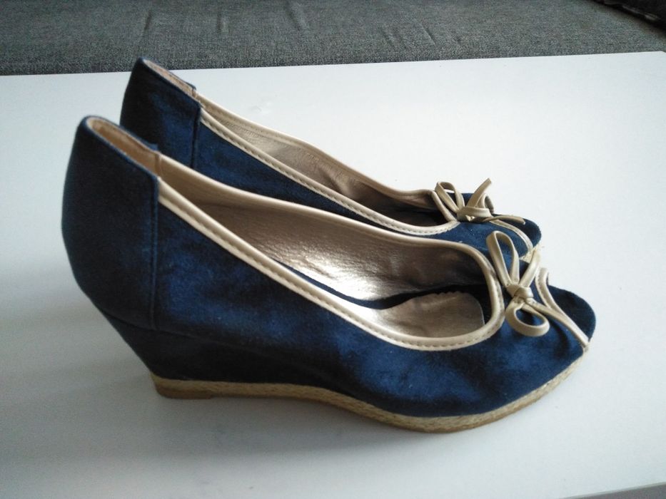 Espadryle granatowe