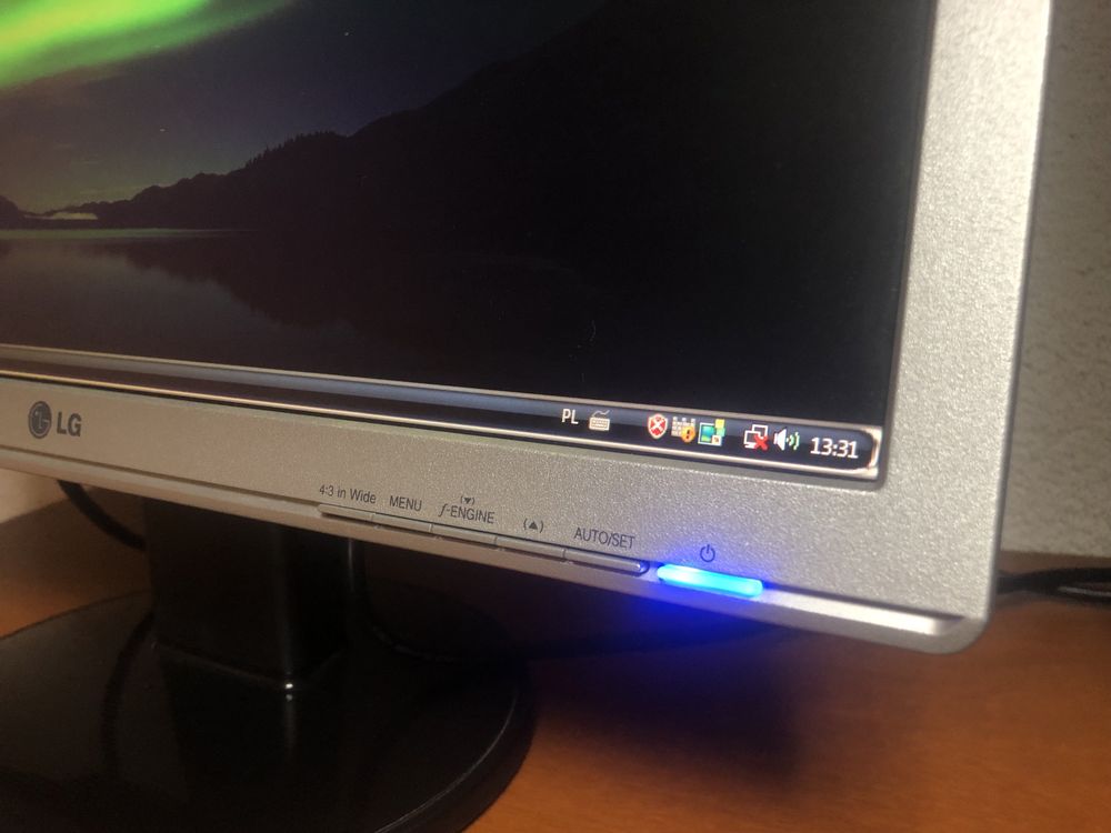 Zestaw dwóch monitorów LCD LG Flatron W1942S
