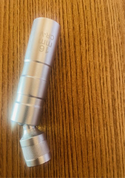 Качественный свечной ключ с карданчиком crome-vanadium 3/8 16mm