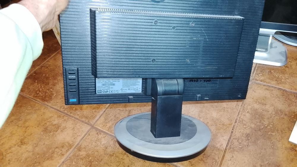 Мониторы 17, 19 разные