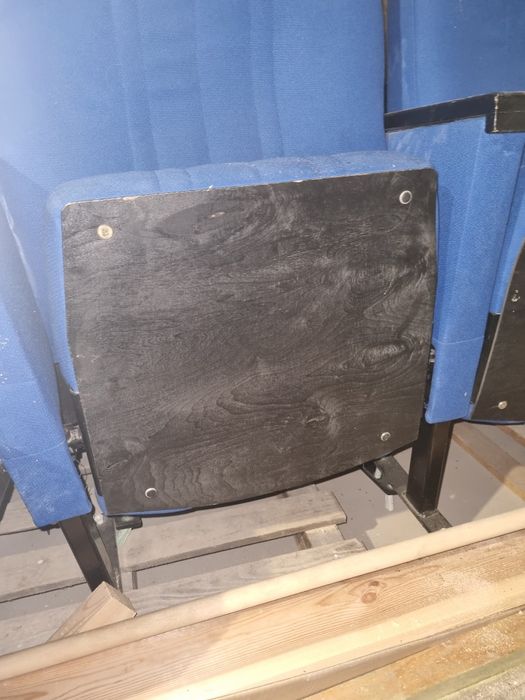 Fotele teatralne z Teatru Dramatycznego im. Aleksandra Węgierki