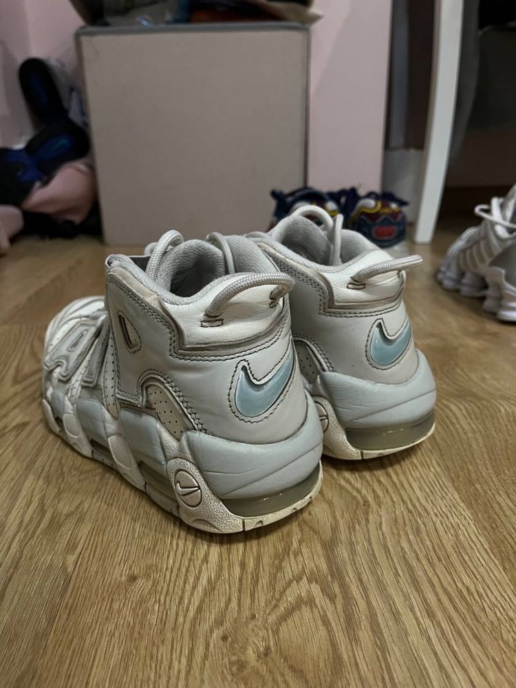 nike uptempo.