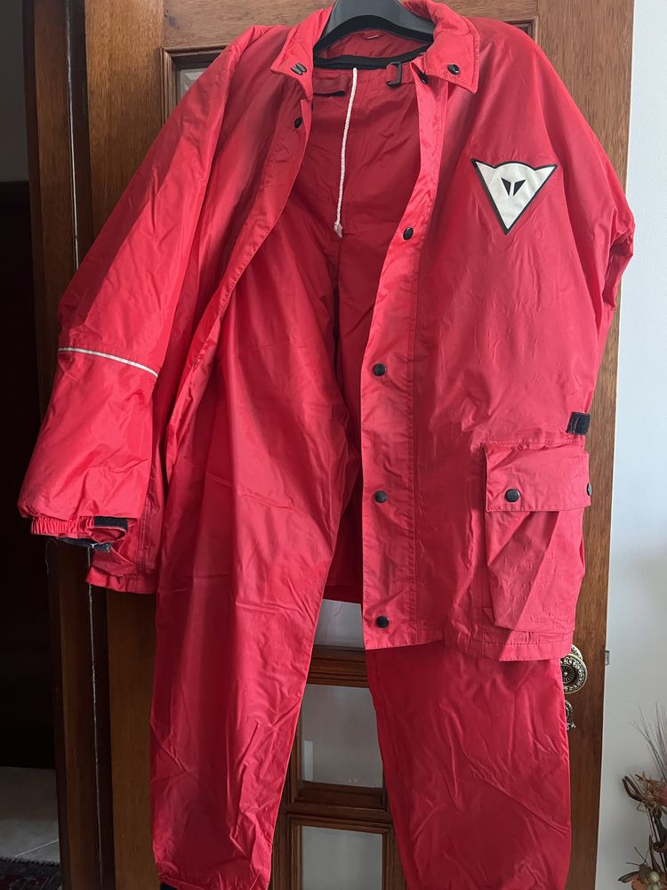 Conjunto casaco e calcas chuva Dainese