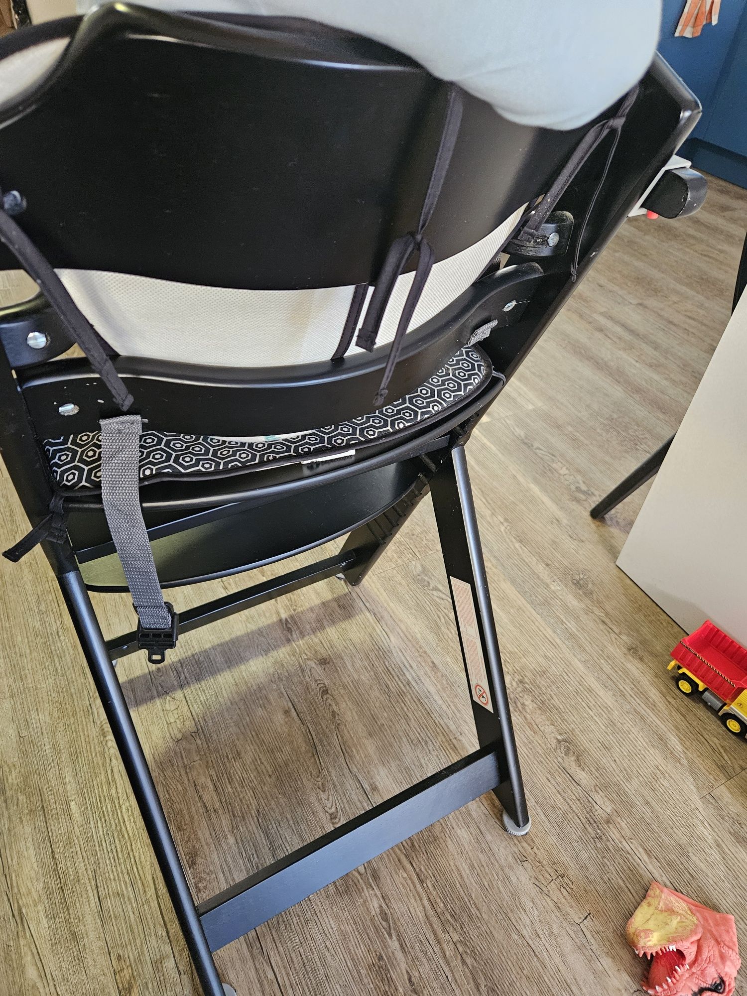 Krzeselko do karmienia Bebeconfort drewniane czarne