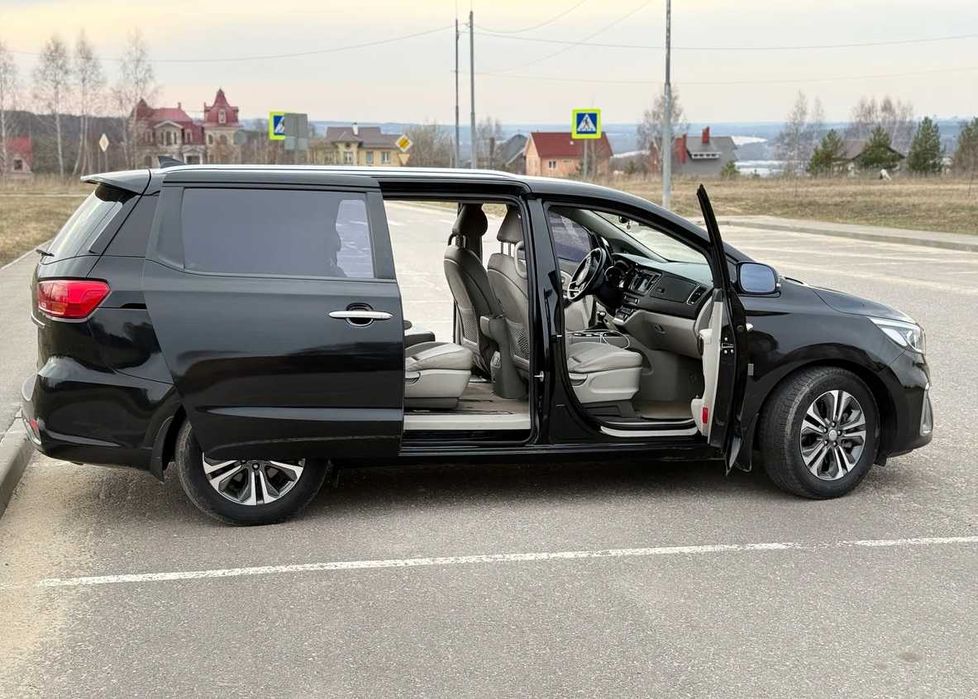 Kia Carnival 2.2 CRDi  2020 рік 8 місць