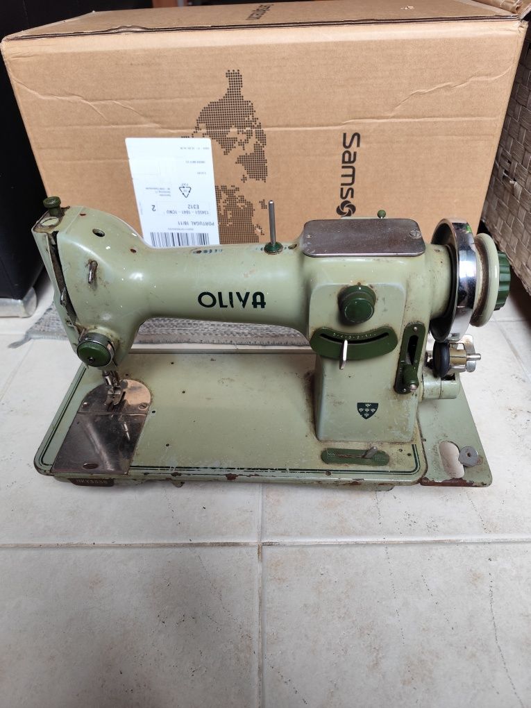 Máquina de costura Oliva