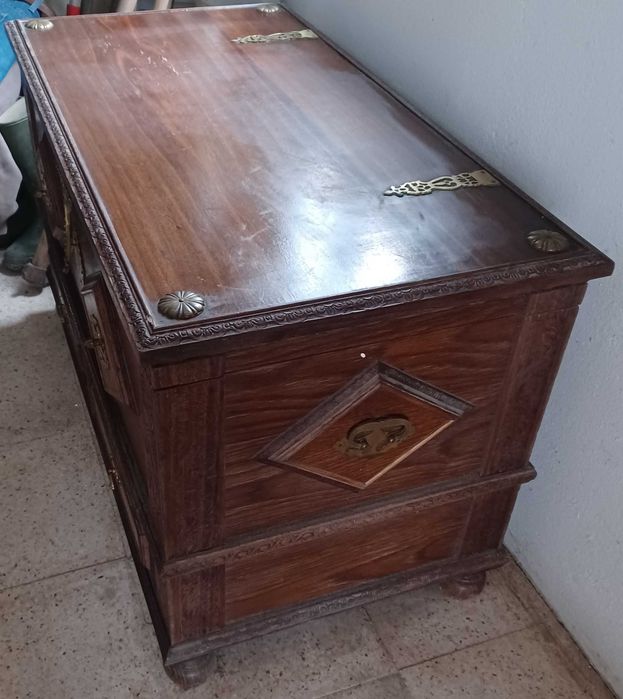 Mala antiga em Madeira