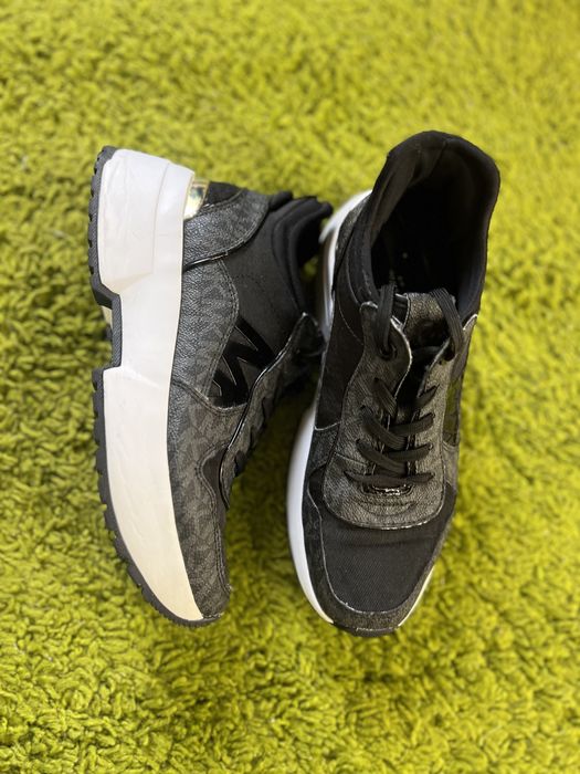 Продам нові кросівки брендові черевики чоботи Michael Kors оріган 40