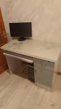 Продам стіл комп'ютерний та комп'ютер