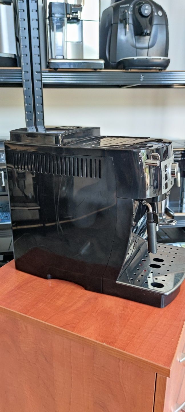 Кофемашина Delonghi magnifica S