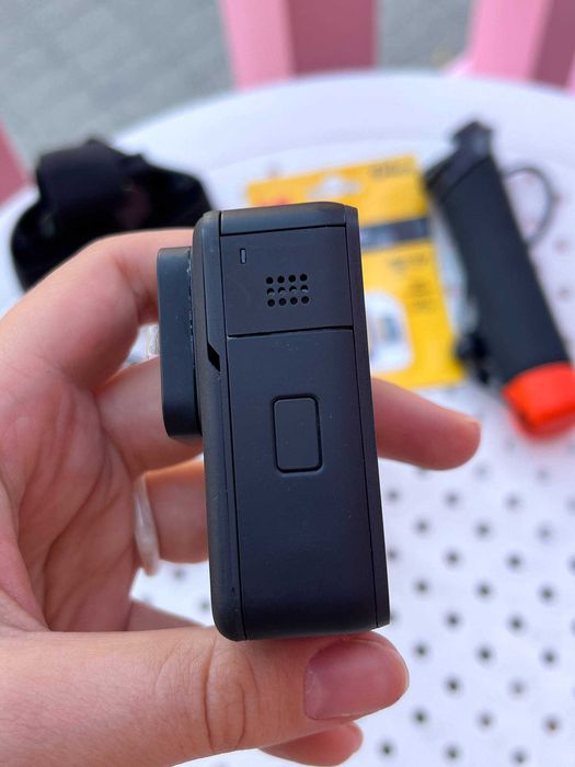 Екшн-камера GoPro HERO 7 Black з великим комплектом.