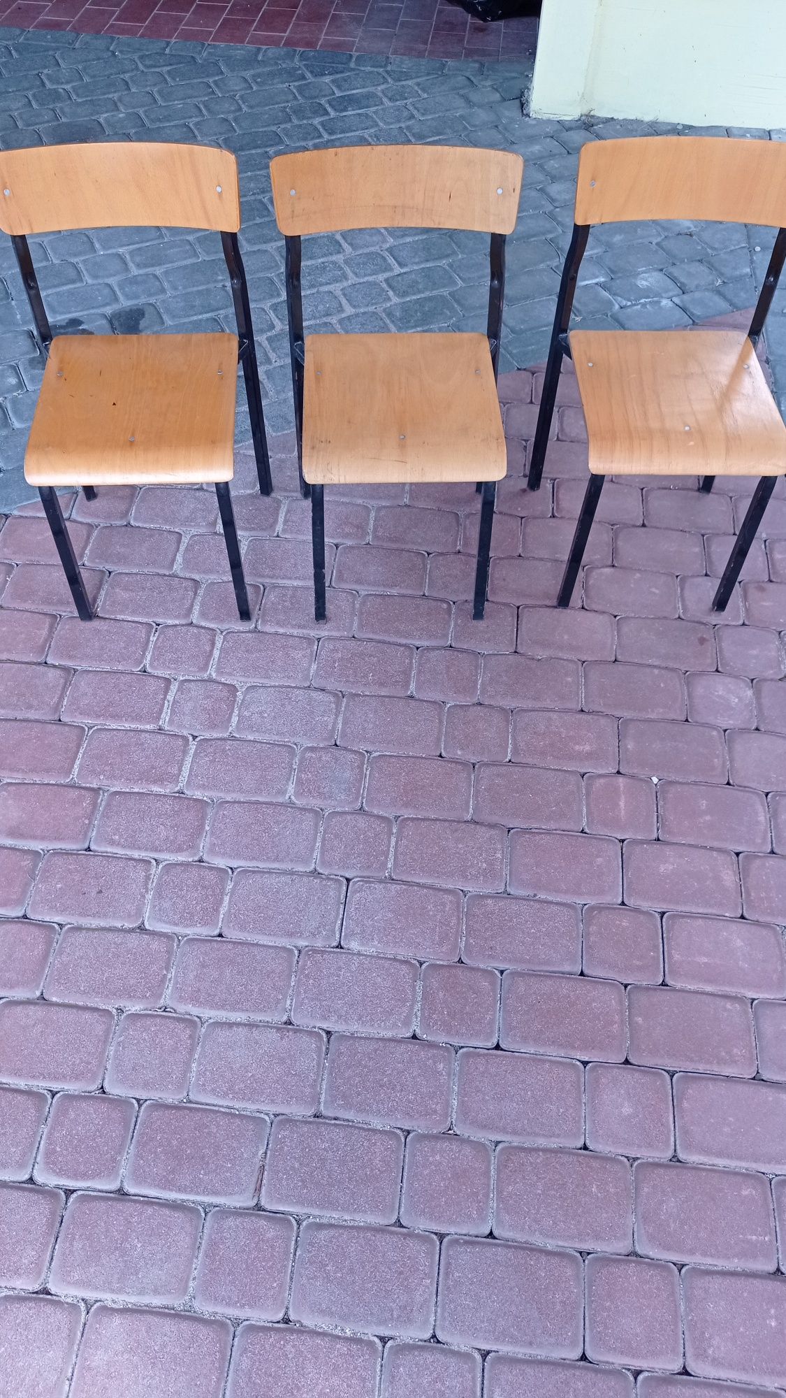 Krzesełka że sklejki