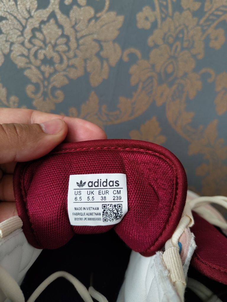 жіночі кросівки adidas niteball off white cream white