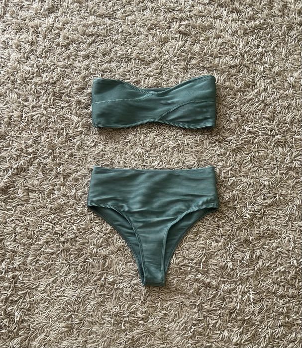 Стильний купальник в рубчик розміру S.