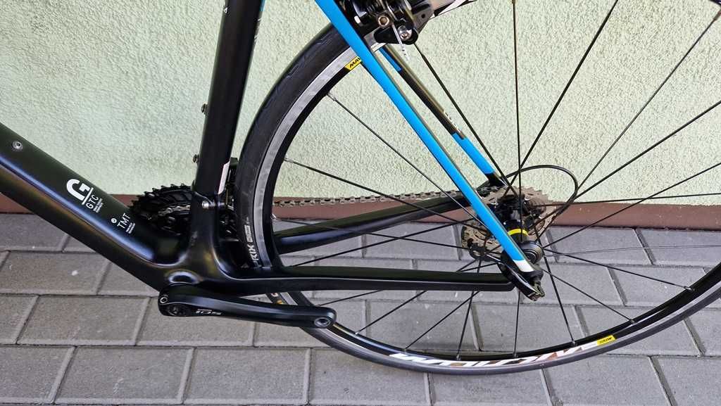 CUBE attain PRO sh 105 2x11s  ful CARBON szosa endurance
