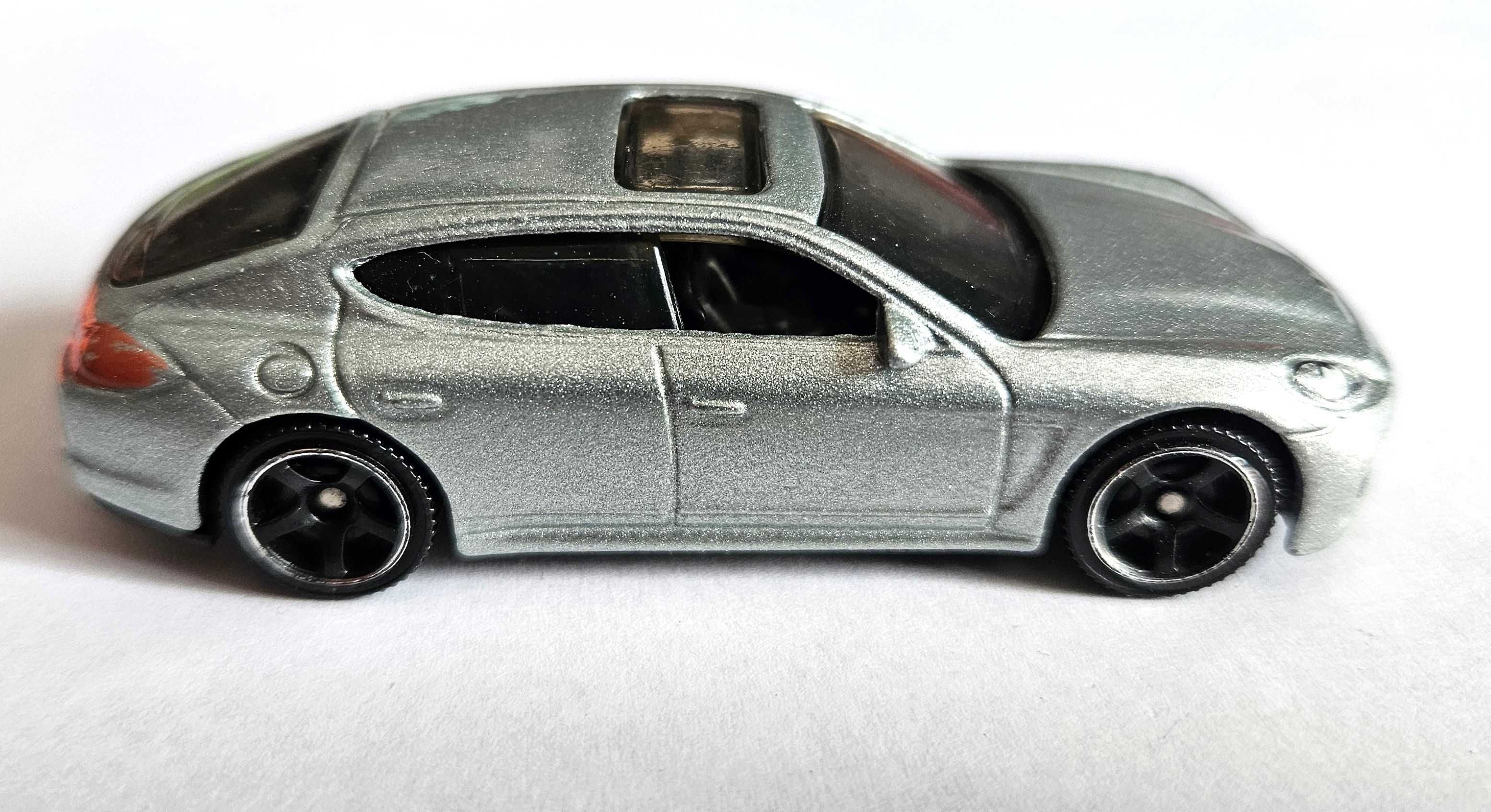 Resorak PORSCHE PANAMERA. Mattel, skala 1:64