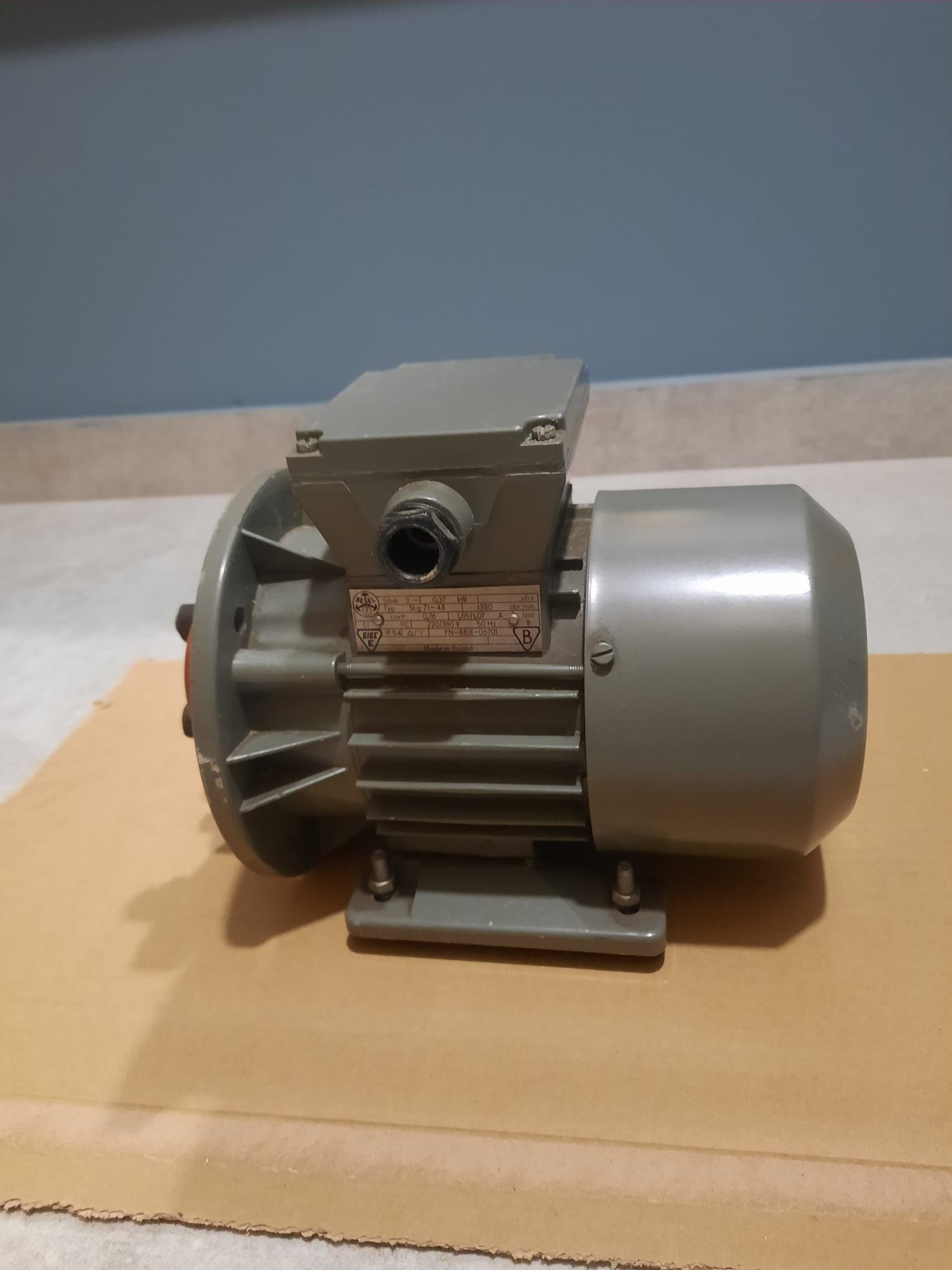 Silnik Besel 0,37kw