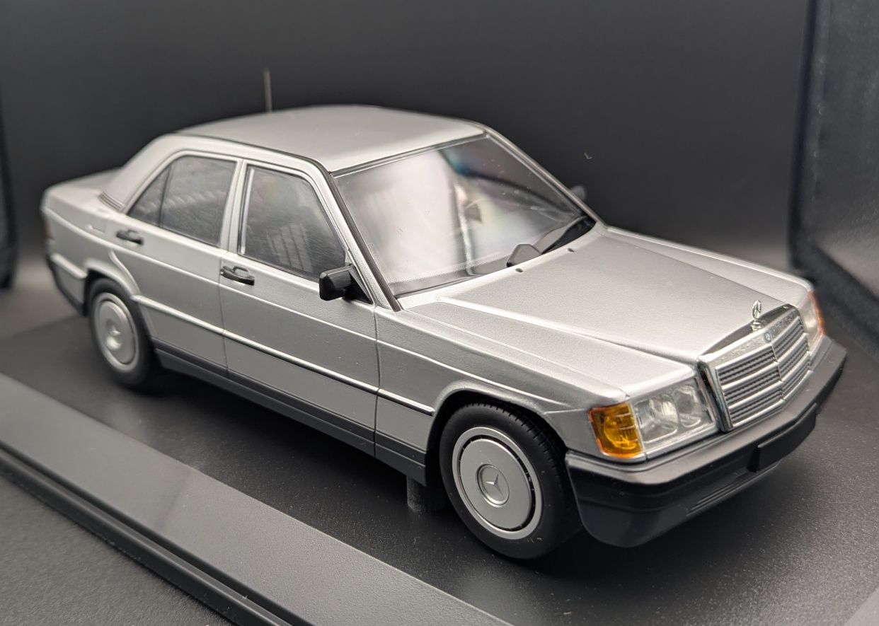Mercedes Benz 190E Minichamps масштаб 1:18