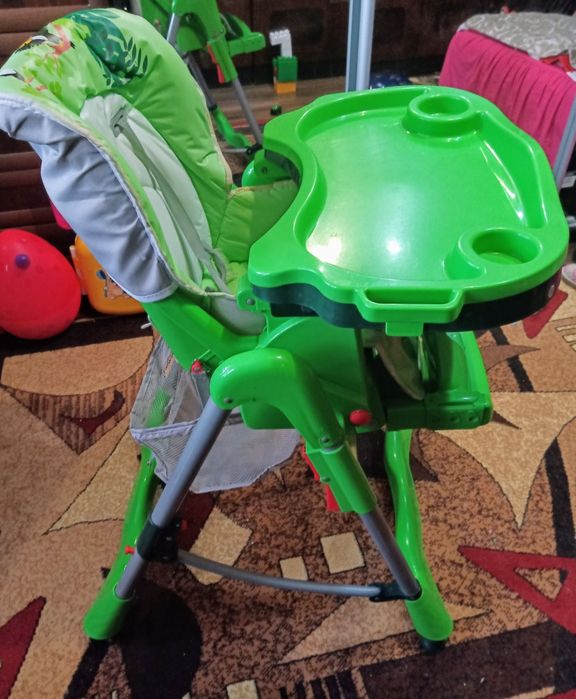 Стул для кормления .Caretero . Magnus