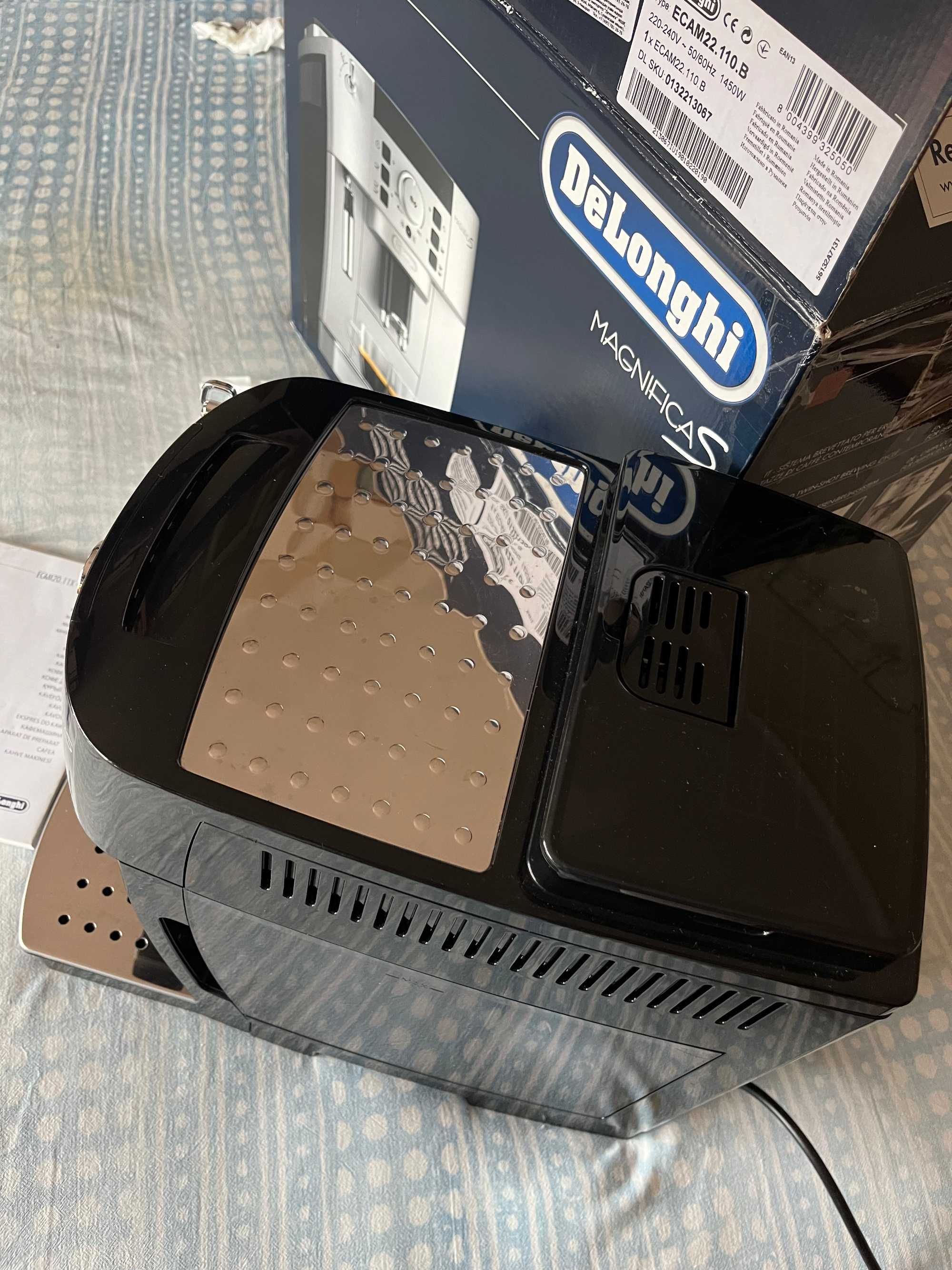 Máquina de Café DeLonghi  Magnifica S Preta